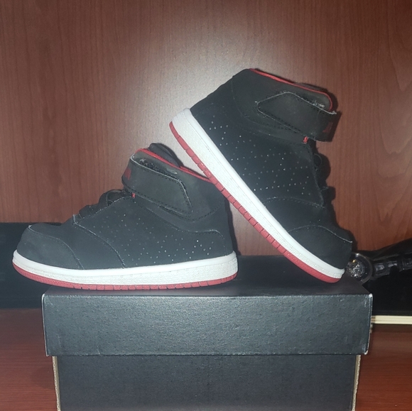 Jordan 1 Flight - Picture 5 of 8